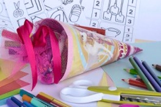 Family Art Stations (2-4 yr olds)