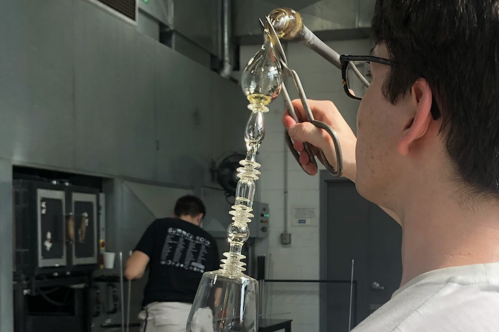 Solo-blowing: Glassblowing without Friends