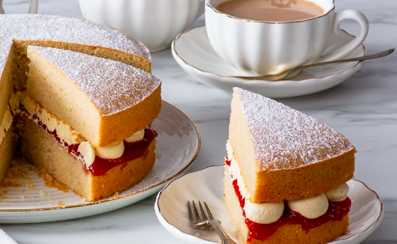 "Great British Bake Off" Classics: Cakes + Scones for Kids (10+)