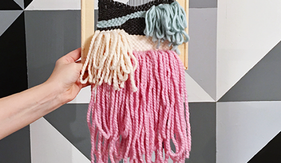 Loom Weaving with Wine Sipping