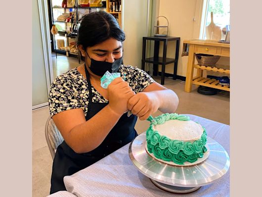 Teen Cake Decorating: Ombre Rosette Cake