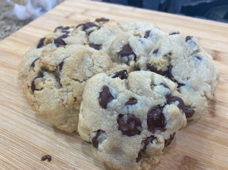 Bakeshop: Cinnamon Rolls & Giant Chocolate Chip Cookies
