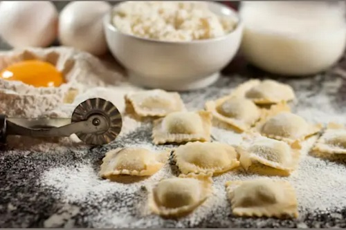 Cacio e Pepe Ravioli, Mixed Green Salad