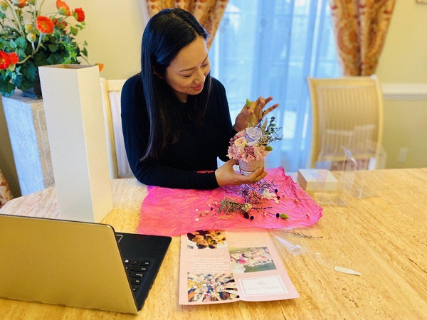 Digital Floral Workshop with Real Flowers