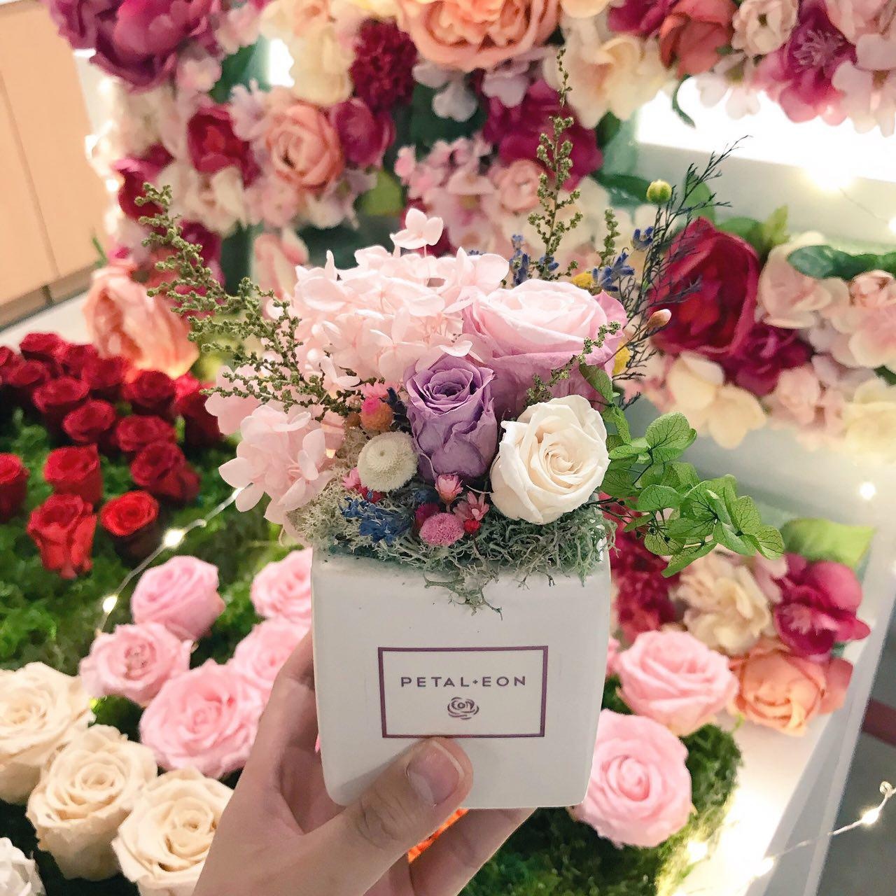 Virtual Flower Arranging