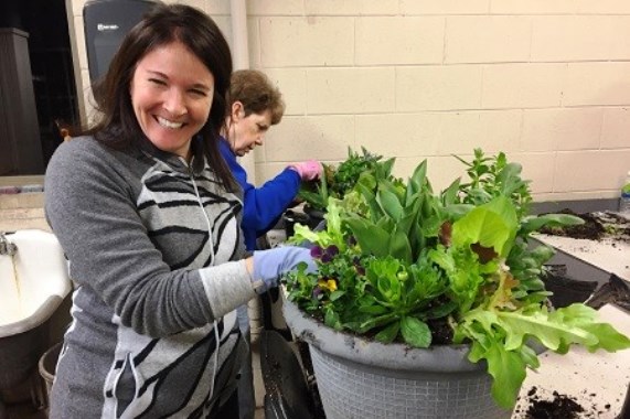 Design a Spring Container
