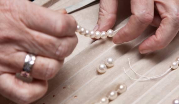Jewelry Design - Pearl Knotting