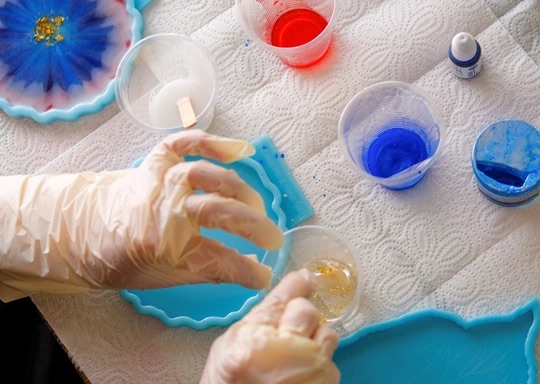 Morning Mamas & Papas: Resin Jewelry Making