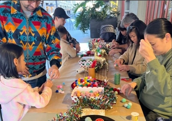 Santa's Workshop: Christmas Eve Craftfest(Ages 4 & up)