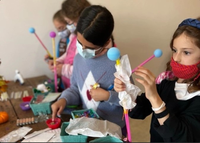 Build & Bond: Make an LED Wand(Ages 6 and up)