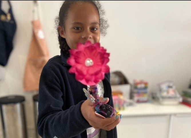 Build & Bond: Make an LED Wand(Ages 6 and up)