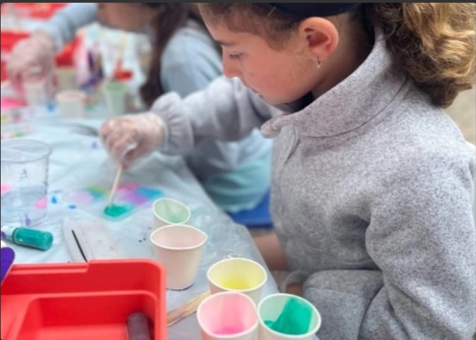 Tween Craft Collective: Resin Jewelry Making(Ages 10-13)