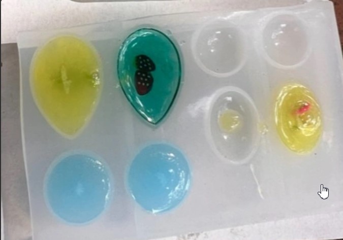 Tween Craft Collective: Resin Jewelry Making(Ages 10-13)