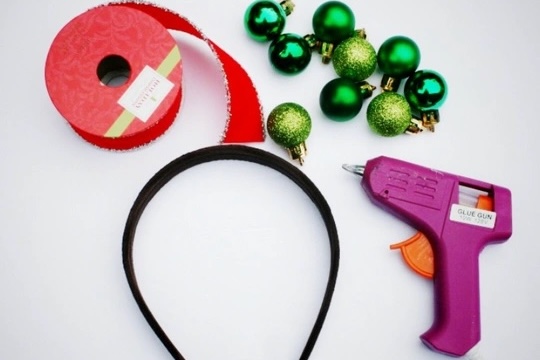 Santa's Workshop: Make a Holiday Headband (Ages 4 and up)