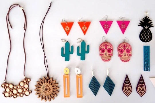 Tween Craft Collective: 2D Design & Laser Cut Jewelry and Keychains (Ages 10-13)