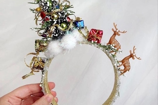 Santa's Workshop: Make a Holiday Headband (Ages 4 and up)