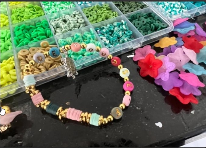 Tween Craft Collective: Beads and Bracelets(Ages 10-13)