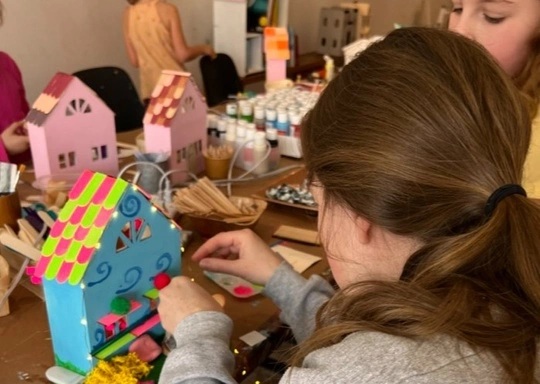 Build & Bond: An Adult+Child Dollhouse Design Workshop(Ages 6 and up)
