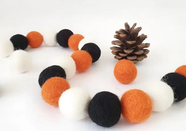 Make & Take Crafting: Halloween Pom Pom Garland