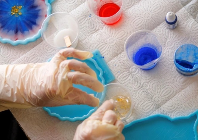 Weekday Crafting: Resin Jewelry Making (Ages 16-18)