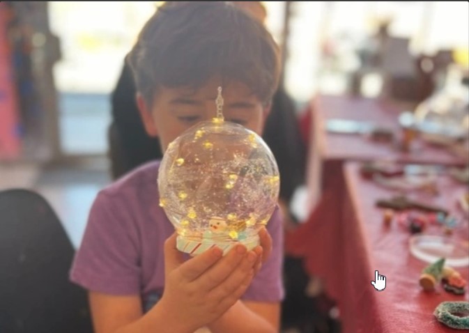Santa's Workshop: Mini Waterless Snow Globes(Ages 4 and up)