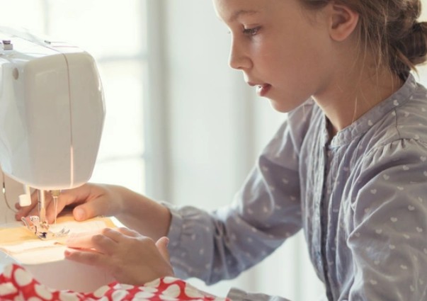 Tween Craft Collective: Machine Sewing Camp (Tote Bag) (Ages 10-13)