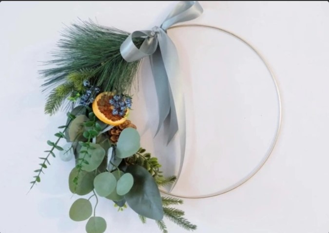 Santa's Workshop: Minimalist Modern Wreath(Ages 4 and up)