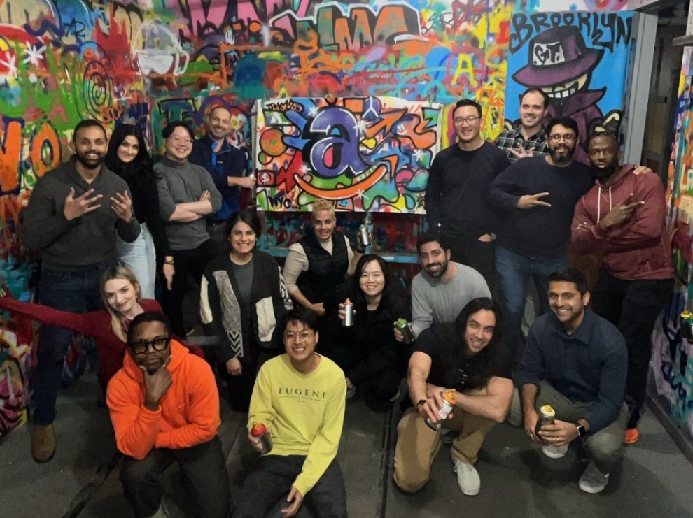 Private Graffiti Art for 6-9 People (+ individual canvas)