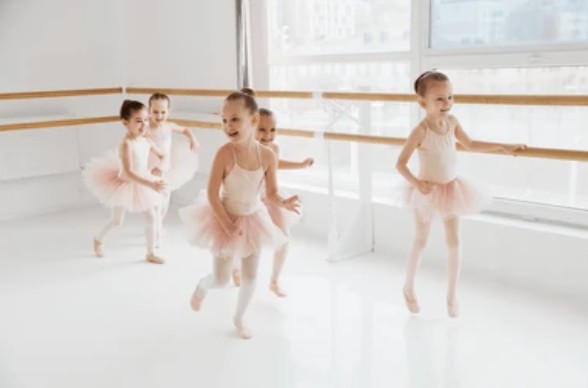 Creative Ballet (Ages 3.5-4)