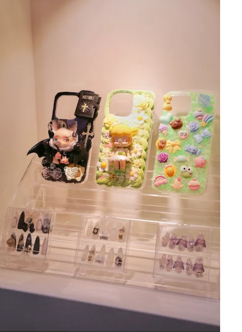 Cream Glue Division Studio (Phone Case) [Class in Chicago] @ Popcraft |  CourseHorse