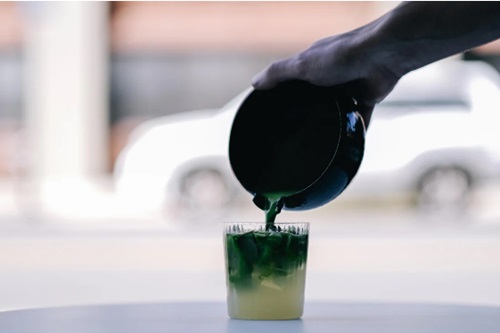 Seasonal Matcha: Crafting Iced Matcha for Summer