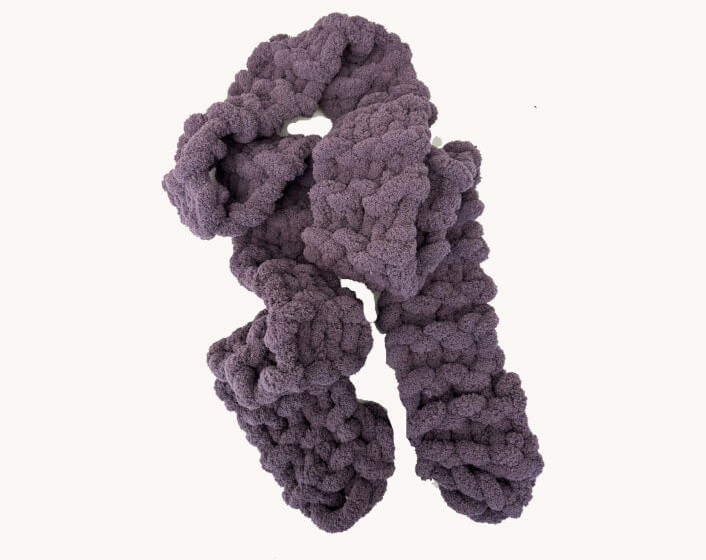 Finger Knit a Chunky Yarn Scarf
