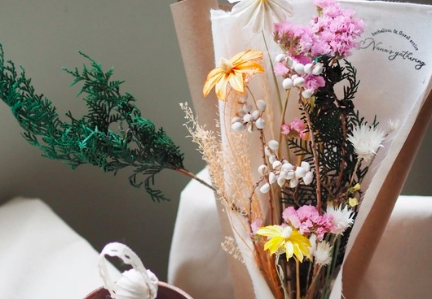 Hand Crafted Gifts for Mama: Dried Floral Bouquet + Thai Massage Ball