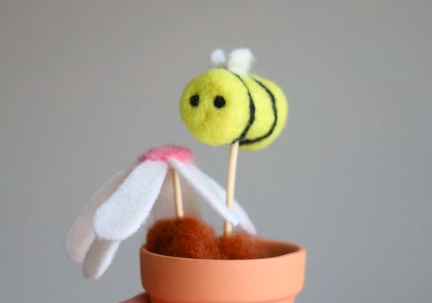 Summer Needle Felting Workshop – Make a Felt Bee & Flower Air Freshener