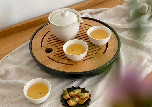 Ikebana × Tea – A Sunday Morning of Good Vibes Feng Shui Energy