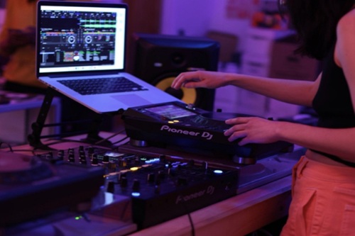 Learn to DJ