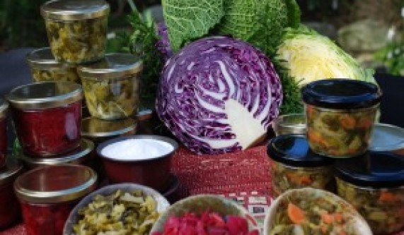 Making Probiotic Foods: Kefir, Kombucha & Cultured Veg