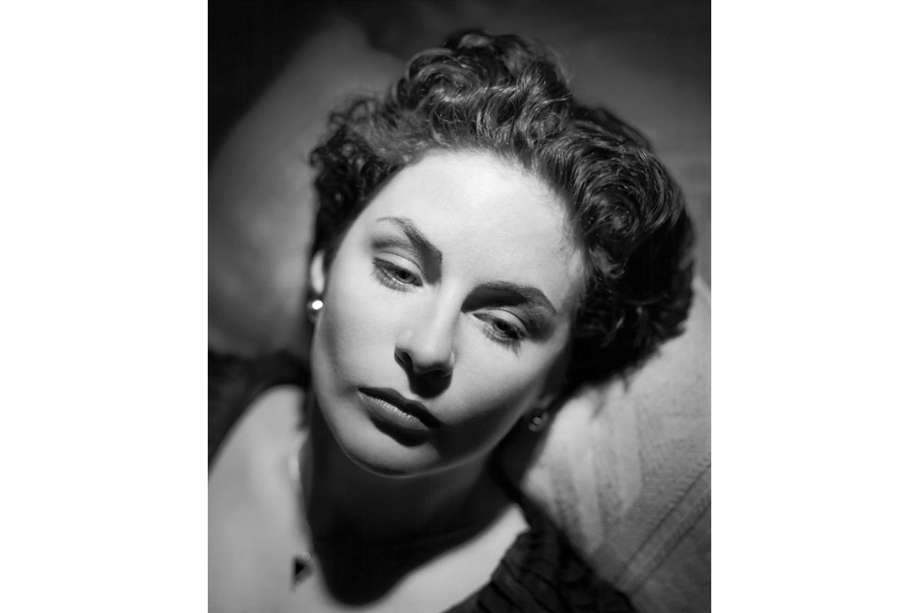 Vintage-Style Portrait Photography with Live Model
