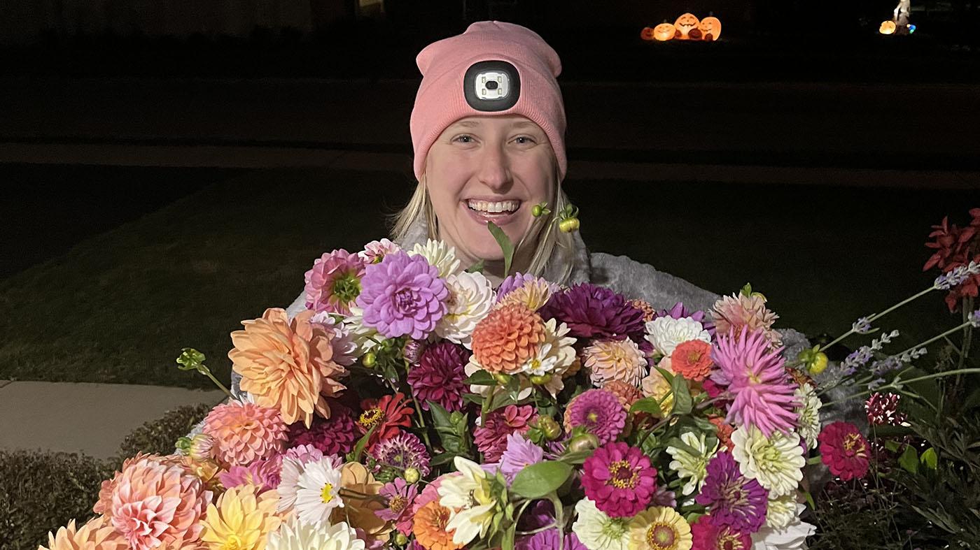 Fancy Flower Girls Cut Flowers: Online