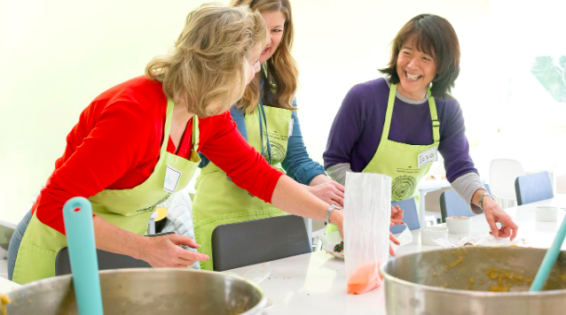 Hands-on Baking: Cake Decorating
