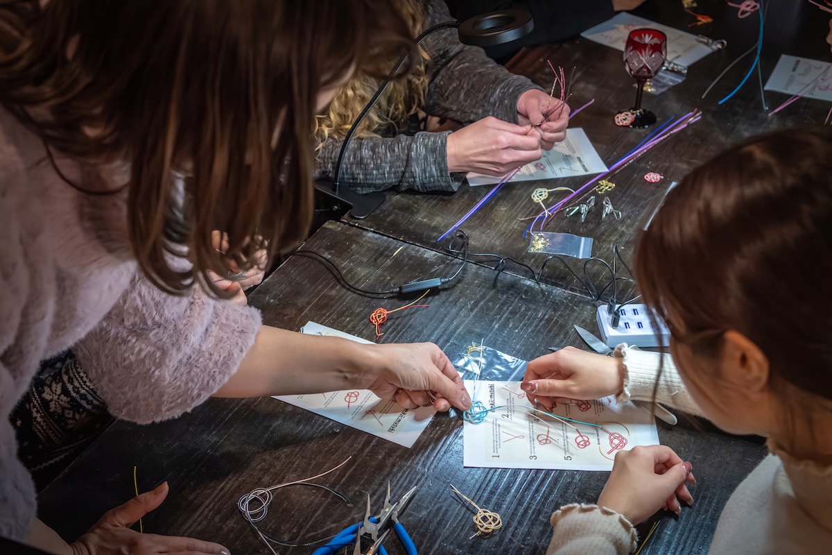 Mizuhiki: Japanese Decorative Knots Making
