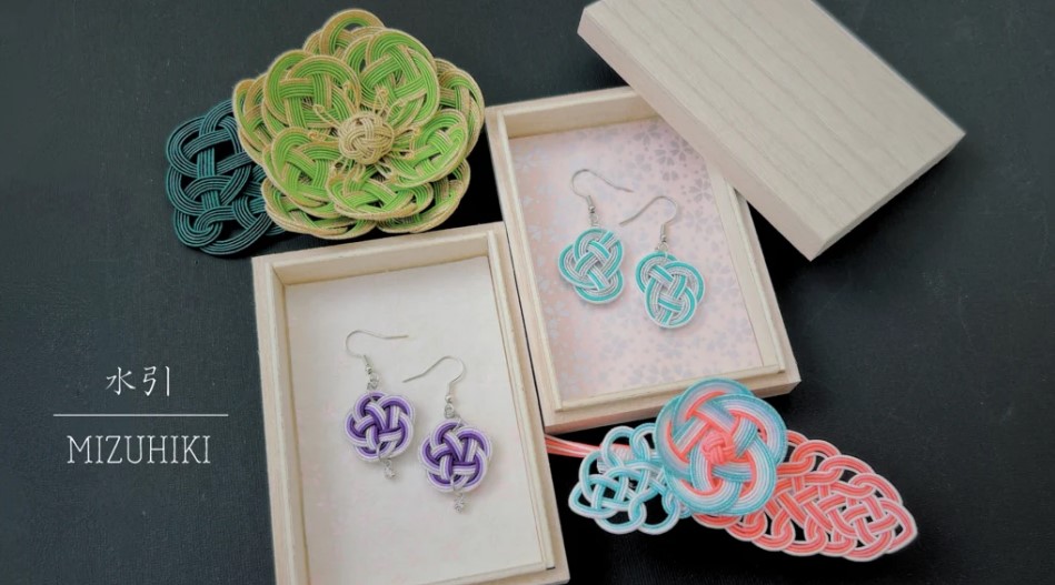 Mizuhiki: Japanese Decorative Knots Making
