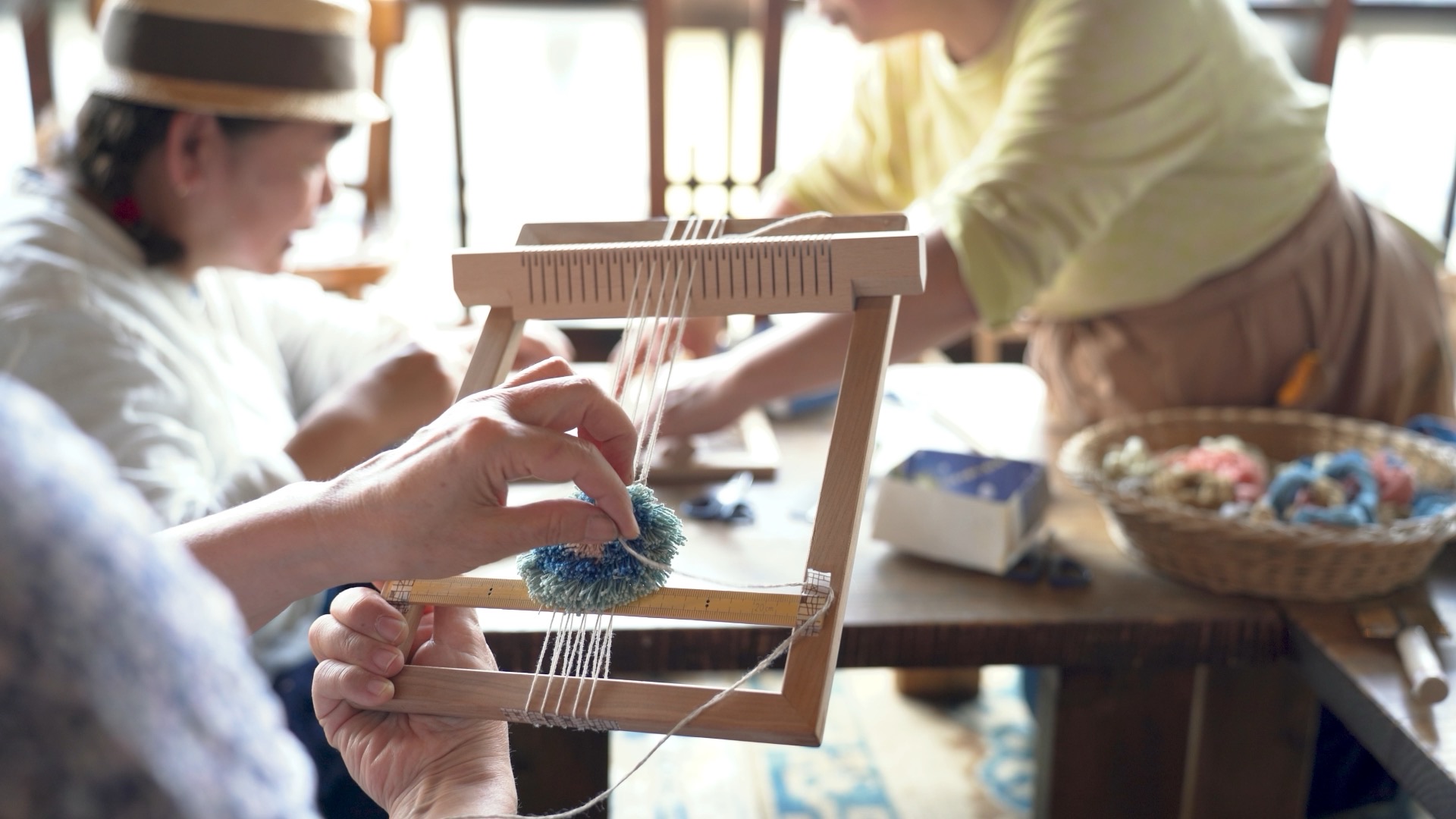 Japanese Hand-Knotting: The First Knot