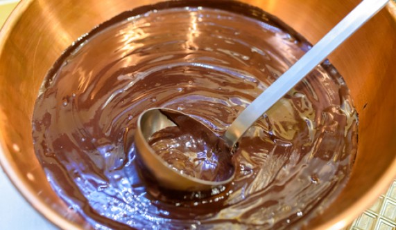 Raw Chocolate Making