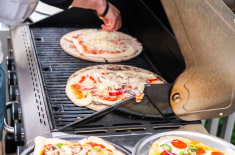 Hands-On Pizza on the Grill