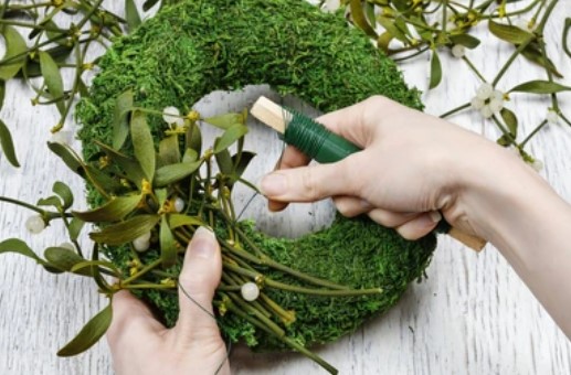 moss wreath2.jpg