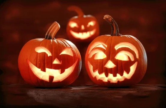 pumpkin carving1.jpg
