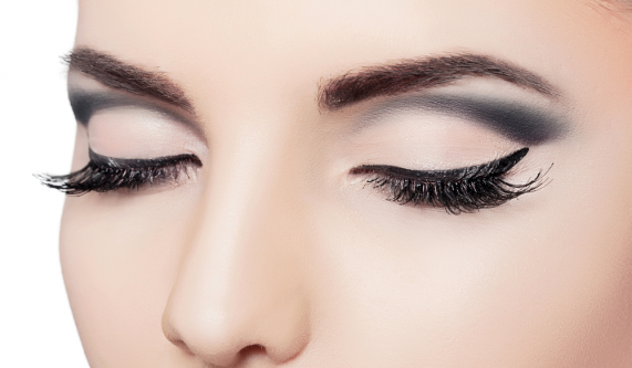 Classic Cat Eye & Bold Lips