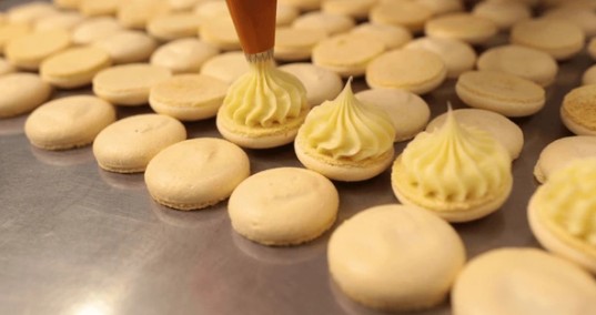 NYC: Gingerbread Macaron