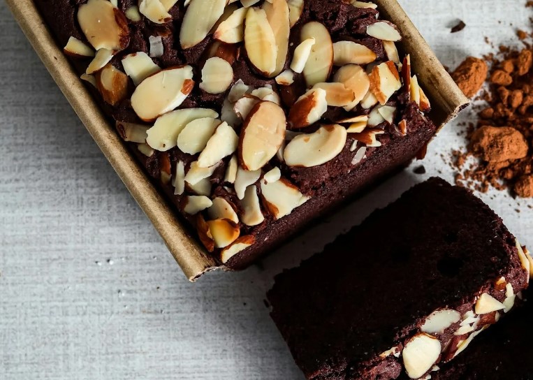 Keto-Friendly & Gluten Free Hazelnut Cake